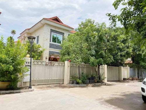 🏠វីឡាសម្រាប់លក់នៅក្នុង បុរីឧទ្យាទន្លេបាសាក់ | Villa for Sale in Borey Basac Gaden City