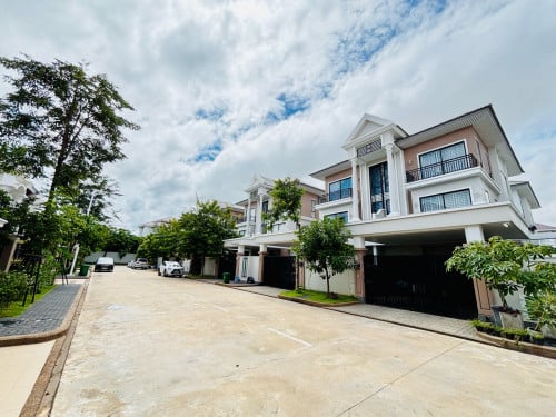 🏡 វីឡាភ្លោះAសម្រាប់ជួល | Villa TwinA for Rent