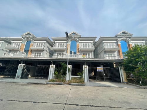 💥វីឡាភ្លោះ រ៉ូប៊ី ( Ruby Villa ) លក់បន្ទាន់ខ្លាំង! បុរី វិមានភ្នំពេញគម្រោងទី 10