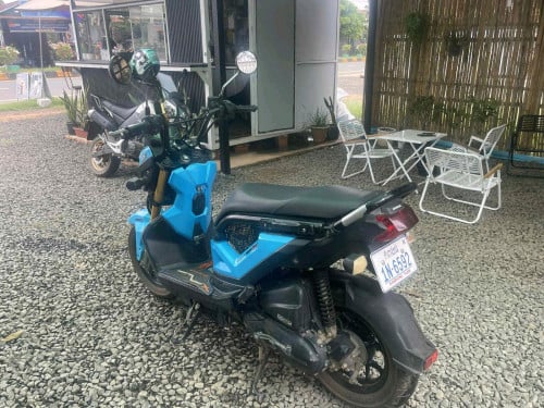 ម៉ូតូ Zoomer x ដាក់លក់នៅស្អាត ធានាថានៅខ្ចីស្អាត ម៉ាសុីនហាប់ណែនល្អ ទឹកថ្នាំនៅសុីន (អាចចរចារបានតិចតួច)