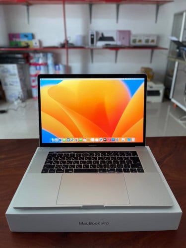Macbook Pro 2017, 15-inch (i7/16GB/256GB)