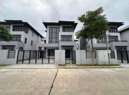 Queen for sale at 598