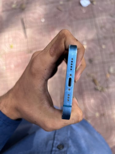 ទូរសព្ទ័ធ្លាប់ដូរថ្មដូរសំបកហេីយបែកកញ្ចក់តិច