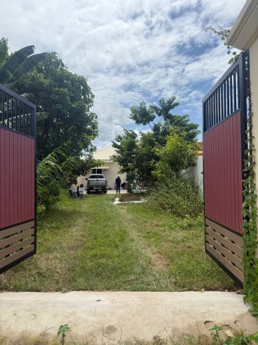 ២បន្ទប់គេង បន្ទប់ទទួលភ្ញៀវ ចង្ក្រានបាយ បន្ទប់ទឹក