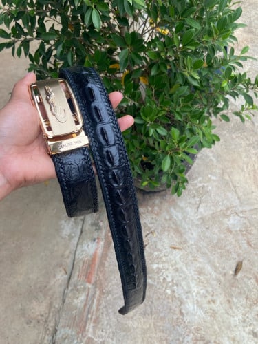 ខ្នងក្រពើថ្នេរដេរដោយដៃ