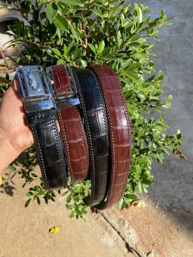 ស្បែកពោះក្រពើថ្នេរក្រងដោយដៃ