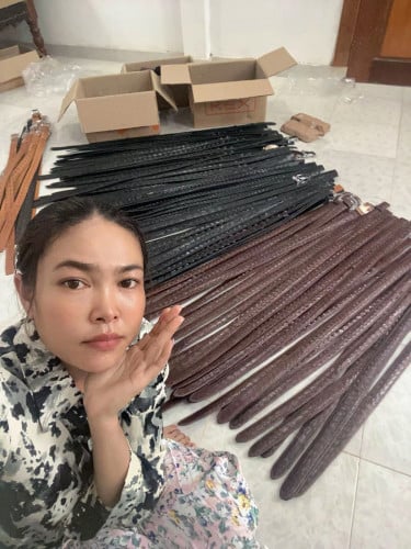 មានបោះដុំ នឹងលក់រាយខ្សែរក្រវ៉ាត់ស្បែកក្រពើ