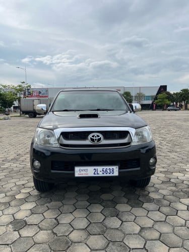 ឡានក្រុមហ៊ុនចង្កូតឆ្វេងហ្សុីន