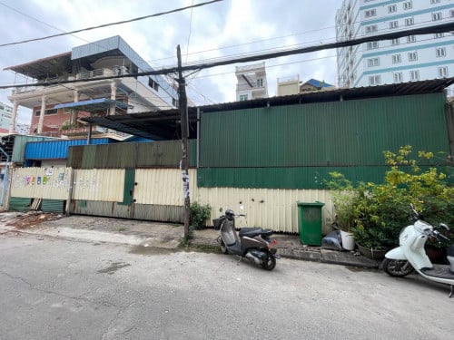 ឃ្លាំងជួល ក្បែរផ្សារទួលទំពូង