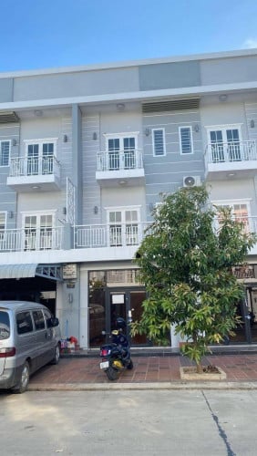 ផ្ទះអាជីវកម្មជួលប្រភេទ វីឡា ឌឹលីង 1ល្វែង 3ជាន់ នៅបុរី វិមានភ្នំពេញ