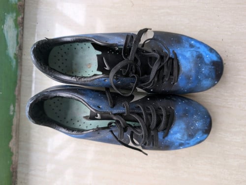 ស្បែកជើងទាត់បាល់ size 40