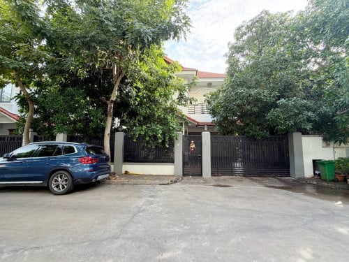 វីឡាសម្រាប់ជួលក្នុងបុរីឧទ្យាទន្លេបាសាក់ | villa for rent in Borey Basac Gaden City