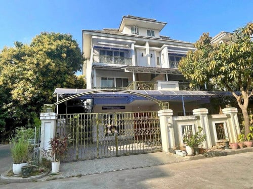 4 Bedroom Twin Villa For Rent in Borey Pipup Thmey near Rathana Plaza