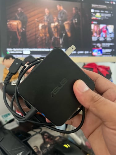 AC adapter ASUs original ADP 65DWA