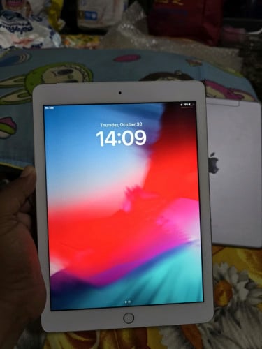 ipad 5th 99% 128G Sim&Wifi