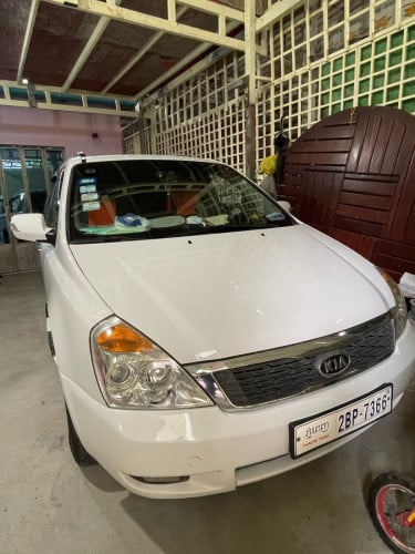 Kia carnival 2011