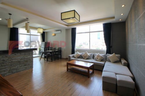 Spacous 2 Bedrooms apartment with swimming pool and gym for rent in BKK1 Area