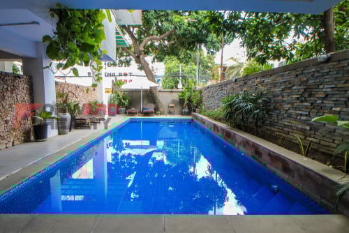Spacous 3 Bedrooms apartment with swimming pool and gym for rent in BKK1 Area