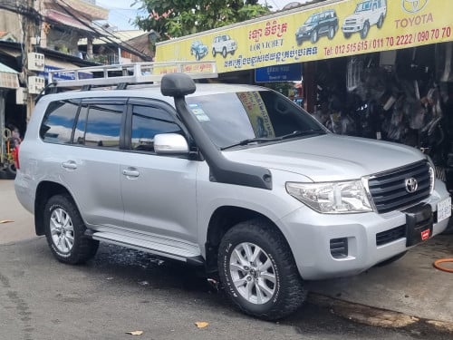 Toyota Land Cruiser 2014 លេខដៃ ប្រភេទមេឡាន