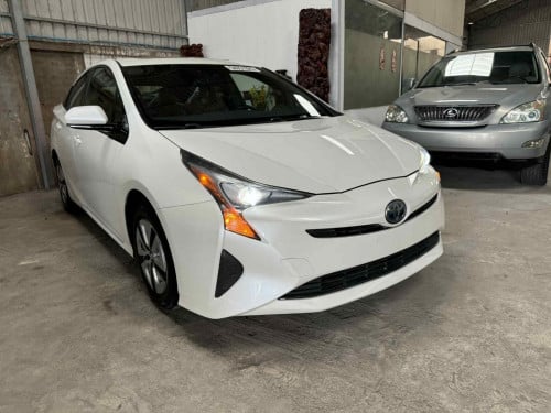 TOYOTA PRIUS 2016 Full Option បេីកដំបូល