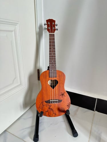 Ukulele new free tripod stand