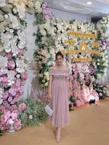 រ៉ូបពណ៍ផ្កាត្របែកព្រៃ