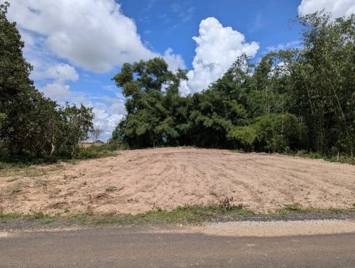 ដីនៅជិតក្រុងរុនតាឯក