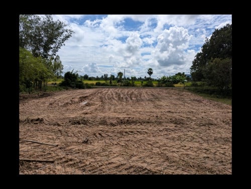 ដីនៅជិតក្រុងរុនតាឯក