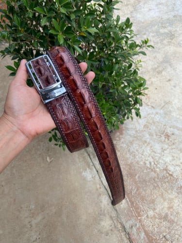 ស្បែកខ្នងក្រពើថ្នេរក្រងដោយដៃ