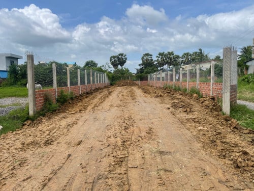 ដីលក់កែង​ អាជីវកម្ម