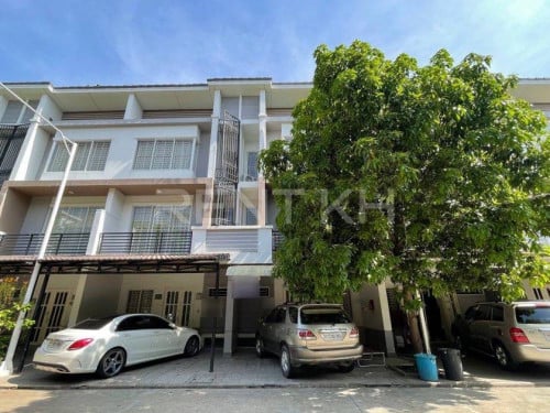 ផ្ទះសម្រាប់ជួលនៅជ្រោយចង្វារ