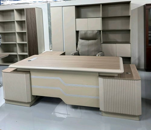 តុប្រធានធំ