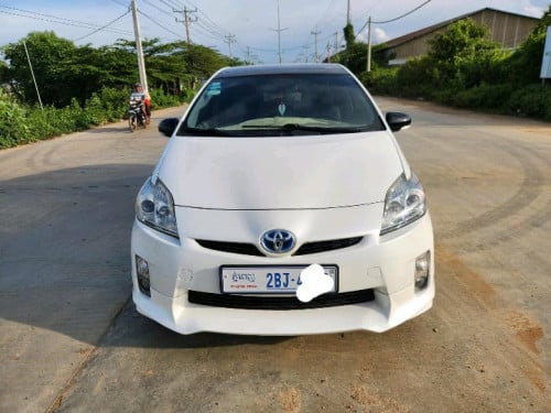 ឡានលក់ឆ្នាំ 010 ដំបូលបើកសូឡា   តម្លៃ 16800ចចារ