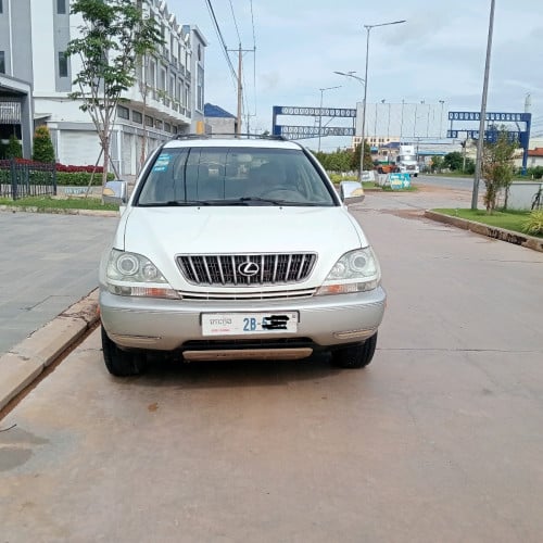 ឡានលក់ឆ្នាំ02ឡានស្អាតថ្មី10800$ចចារ