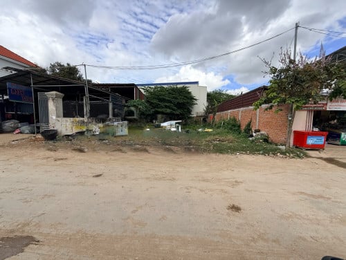 ដីលក់បន្ទាន់នៅជិតបុរីពិភពថ្មីឈូកវ៉ា2