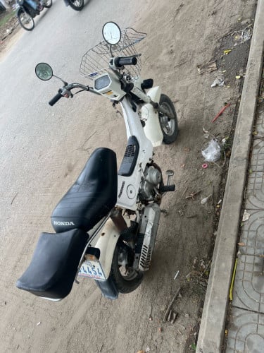 ឆាលីលក់ 260$