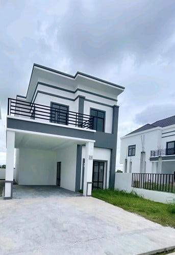 ផ្ទះវីឡាទោល ឯកជនភាព ទីធ្លាធំទូលាយ ចតឡានបានច្រើន នៅជិតផ្លូវក្រវាត់ក្រុងទី3 និងនៅជិតព្រលានយន្តហោះថ្មី