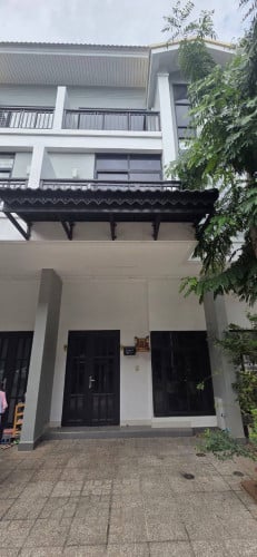 ផ្ទះជួល ប្រភេទវីឡាកូនកាត់ LV នៅគម្រោង អេកូរ៉ូមែន៍ / House for rent/ 出租房屋