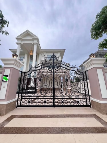 វីឡាឃ្វីន(Queen Villa)សម្រាប់លក់• ទីតាំងបុរី ប៉េង ហួត បឹងស្នោរ គម្រោង អេកូខូលិកសិន