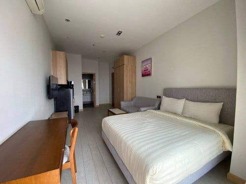 High Floor Studio Room For Rent In BKK1