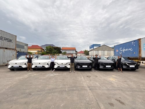 Mazda EZ60 600km full option មានក្នុងស្តុកស្តាប់ ( in stock )