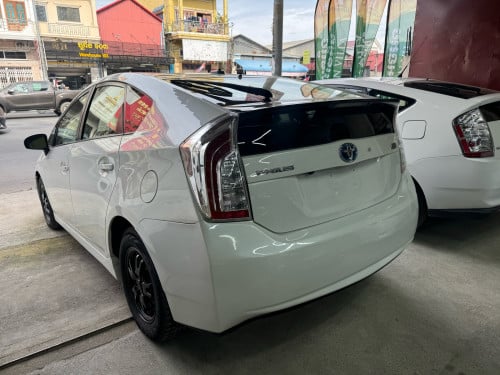 Prius 2015 រំលស់មុន 7000$