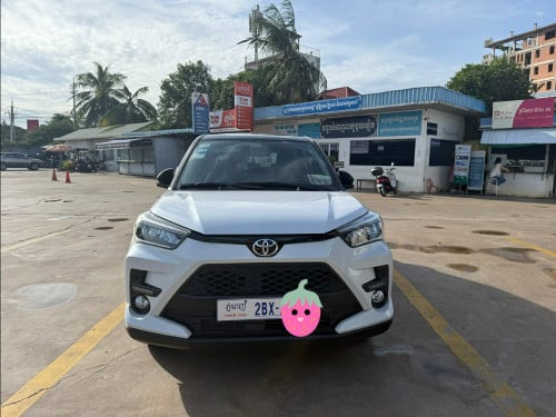 Toyota raize 2023 ដំបូលខ្មៅ ឡានស្អាតឈ្មោះខ្ញុំផ្ទាល់