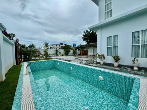 Villa with swimming pool for rent!