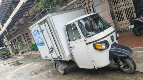 កង់បីដឹកអ៉ីវ៉ាន់