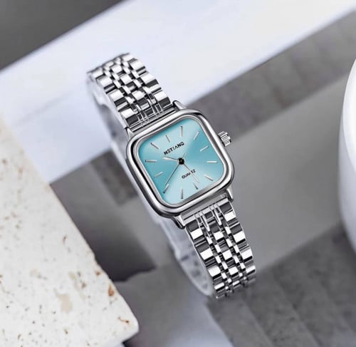 នាឡិកាដៃនារីស្រស់ស្អាតថ្លៃថ្នូរ  12$ ដឹកជូន