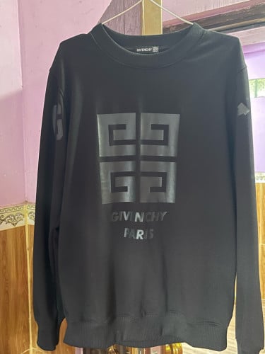 អាវបុរស Givenchy សាច់ក្រណាត់ស្អាតដៃវែង។