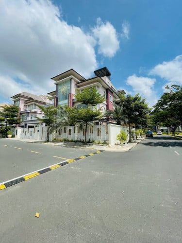 Corner King Villa for rent in Borey Orkide【国王别墅出租】金边2004路附近 Orkide项目 六室二厅七卫 出租 | R1507