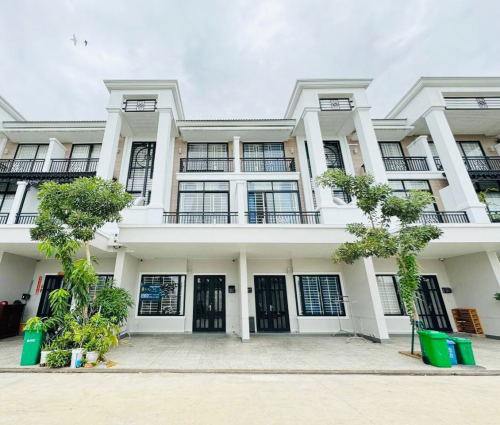 វីឡាកូនកាត់ LA សម្រាប់ជួល | Link Villa LA for Rent
