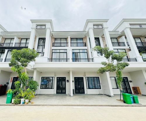 វីឡាកូនកាត់ LA សម្រាប់ជួល | Link Villa LA for Rent